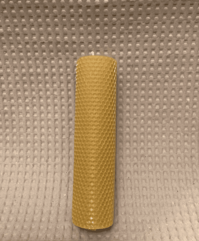 Medium beeswax candle 